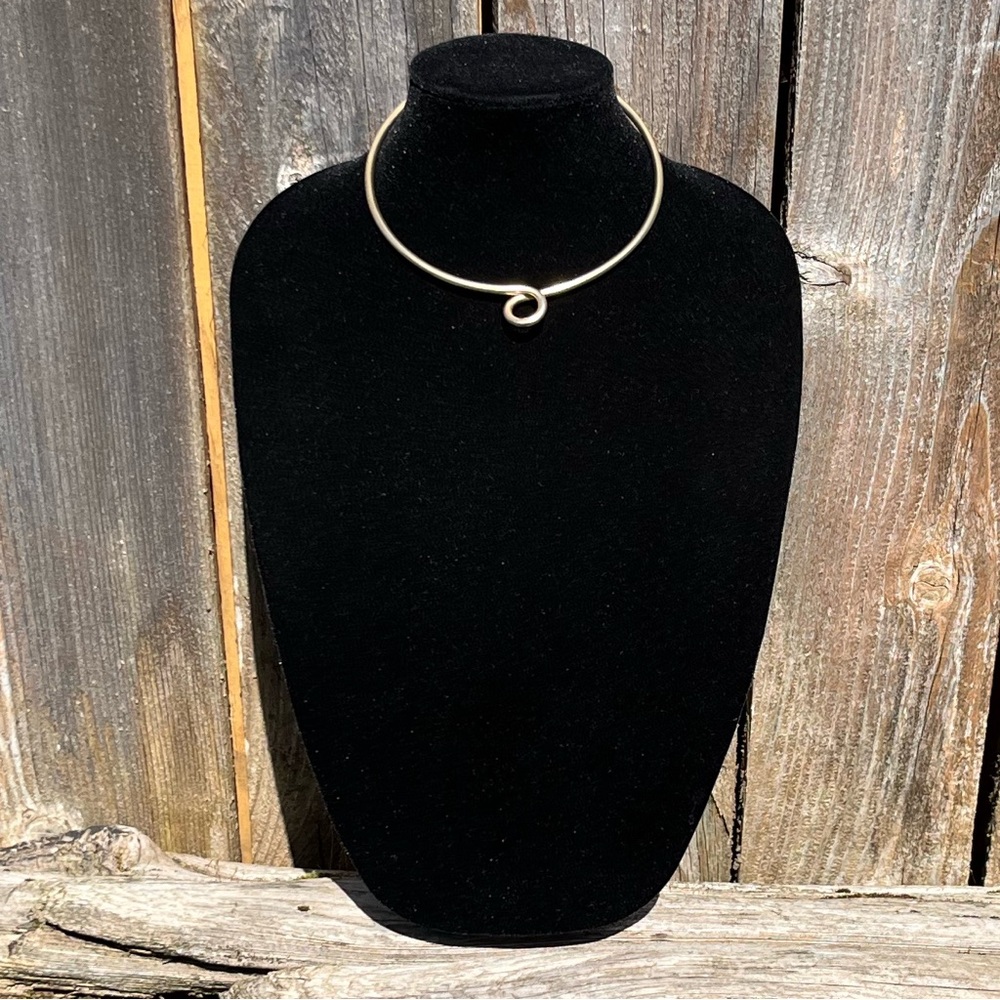 Banana Republic twist gold choker necklace